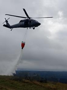 Trwają ćwiczenia z zakresu gaszenia pożarów w terenach górskich i trudnodostępnych